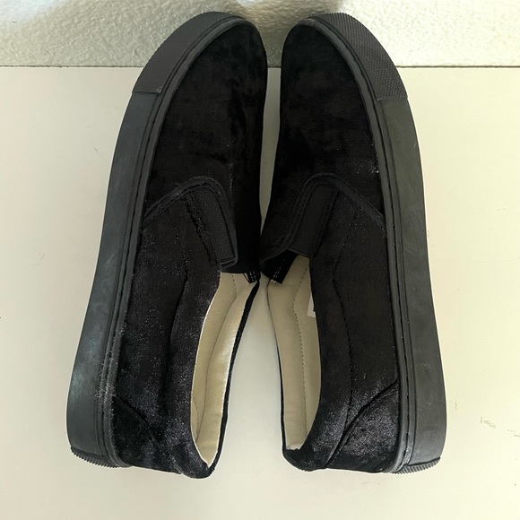 CHARLES ALBERT woman’s black slip on faux suede sneakers size- various - Picture 6 of 10